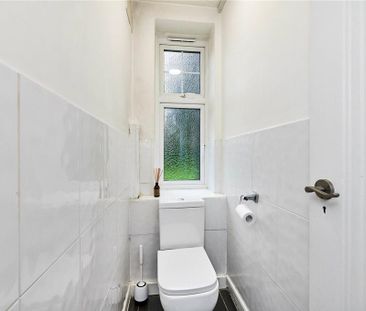 3 bedroom flat to rent - Photo 4