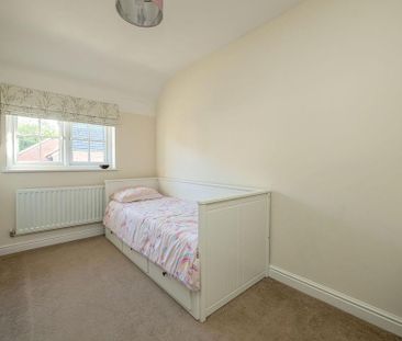 4 bedroom detached house to rent - Photo 3