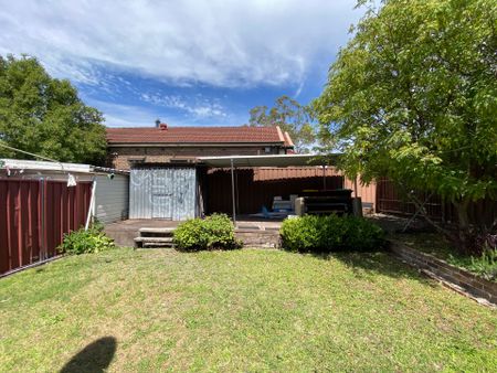 2 Bedroom With Backyard - Enter Via Flora Street - Photo 2