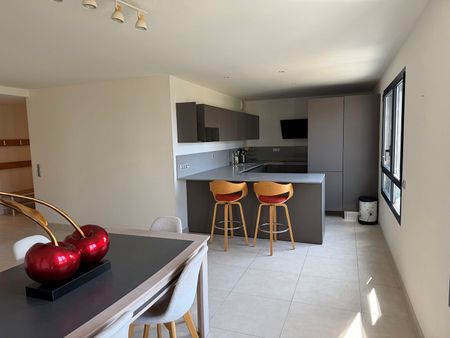 Appartement à louer, 4 pièces - Saint-Genis-Pouilly 01630 - Photo 2