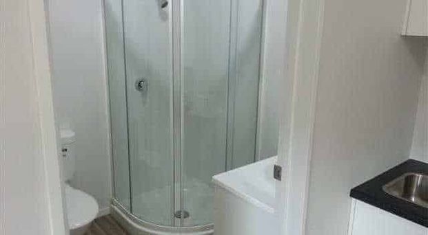 Stylish Studio Accommodation - Walk to Hospitals & CBD - Photo 1