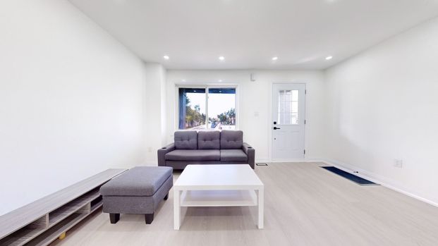 For Lease - 685 Jane Street, Toronto, Ontario - Photo 1