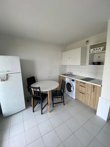 Location Appartement 1 pièce 27m² ST LAURENT DU VAR 06700 - Photo 3