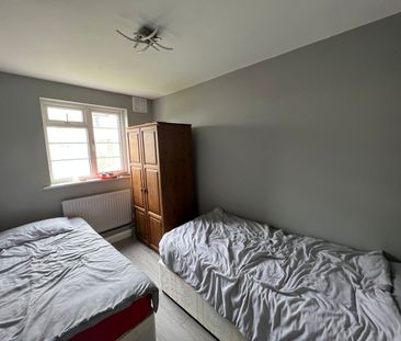 2 Bed Flat, College Road, HA3 - Photo 3