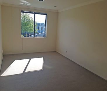 Superb one bedroom with carpark! - Photo 4