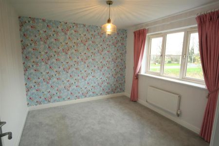 4 bedroom detached house to rent - Photo 3
