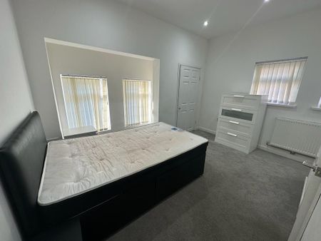 6 bedroom terraced house to rent - Photo 3