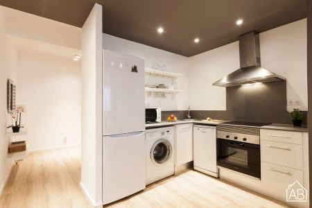 Stylish 2 bedroom apartment in Eixample-Esquerra - Photo 4