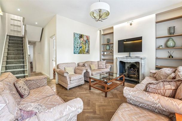 4 bedroom end of terrace house to rent - Photo 1