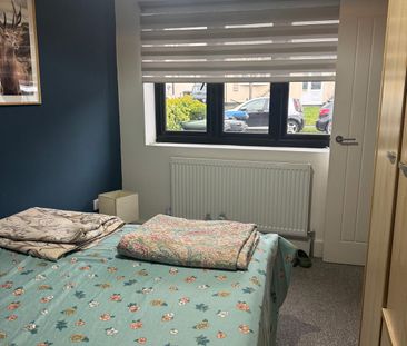 Double bedroom close to chigwel station- £880 pcm - Photo 4