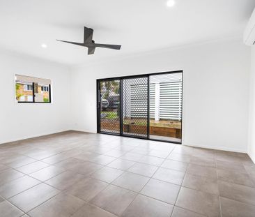 NEW-BUILD HOUSE IN MANSFIELD CATCHMENT! - Photo 4
