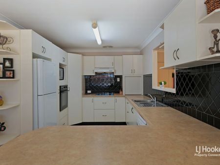 4 BEDROOM HOME WITH A BIG YARD - Photo 3