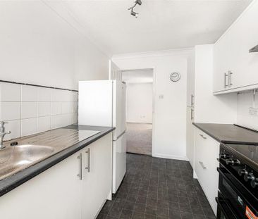 3 bedroom link detached house to rent - Photo 4