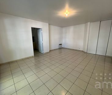 Appartement T3 de 63.17m² avec balcon à VAUJOURS - Photo 2