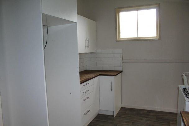 Large Villa with fully fenced backyard! - Photo 1