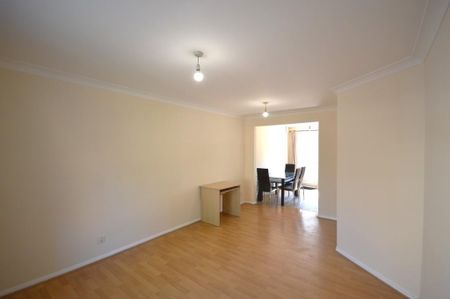 3 bedroom end of terrace house to rent - Photo 4