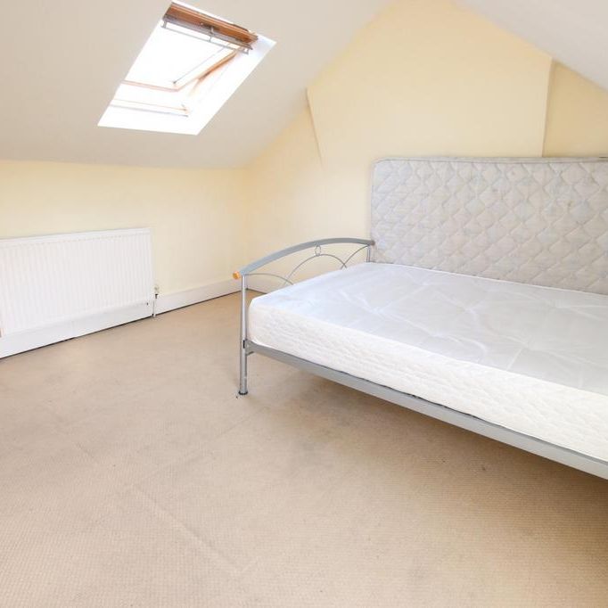 3 bedroom flat to rent - Photo 1