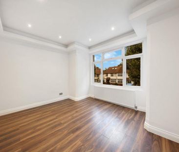 3 bedroom flat to rent - Photo 4