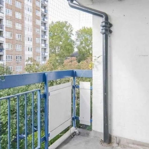 4 Bed Flat, Cazenove Road, N16 - Photo 1