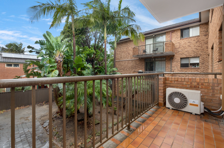 Spacious & Well-Appointed 2-Bedroom Apartment with Garage & Extra Car Space - Photo 3