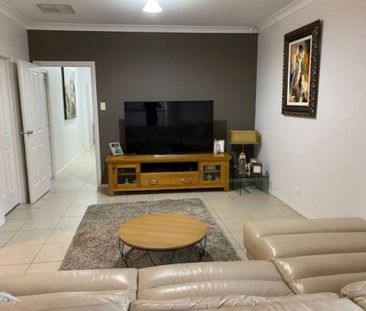 Perfect Home in Perfect Location&excl;&excl; - Photo 5