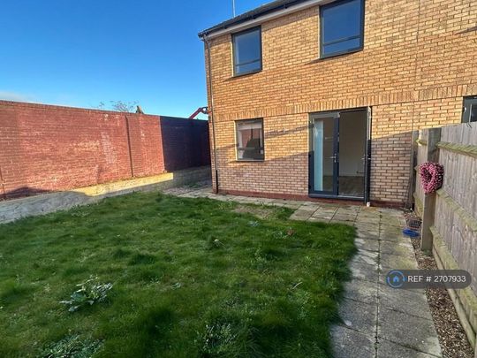 3 bedroom semi-detached house to rent - Photo 1