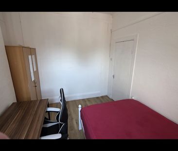 5 Bed Terraced House, Ham Park Road, E15 - Photo 3