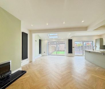 4 bedroom semi-detached house to rent - Photo 1