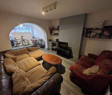 4 bedroom private hall to rent - Photo 2