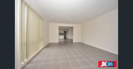 141 Rose Grange Boulevard, Tarneit, Vic 3029 - Photo 3