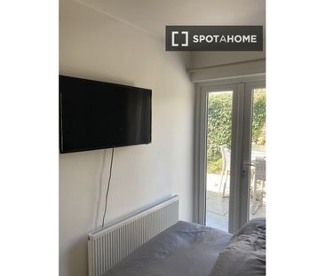 Room for rent in shared 3-bedroom house in Dublin - Photo 2