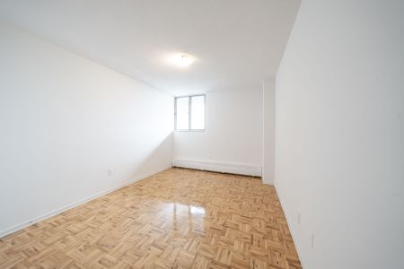 For Lease - 5 Glamorgan Avenue Unit# 901, Toronto, Ontario - Photo 5