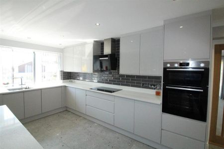 3 bedroom detached bungalow to rent - Photo 5