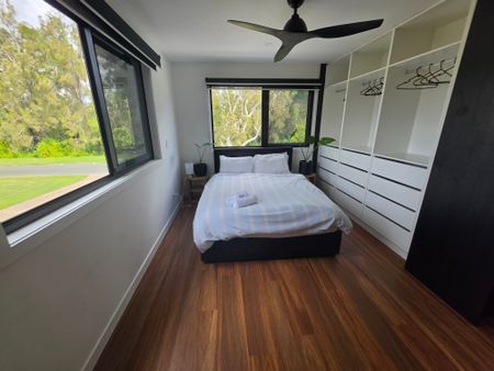 Helensvale - Photo 3