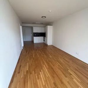 Ab 1.10. - Helle, moderne 2-Zimmerwohnung mit südseitigem ca. 11,5m² Balkon am Genochplatz - Photo 3