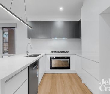 2/12 Esmale Street, Strathmore - Photo 6