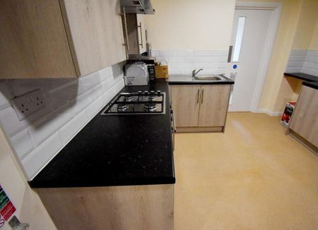 1 bedroom in a house share to rent - Photo 3