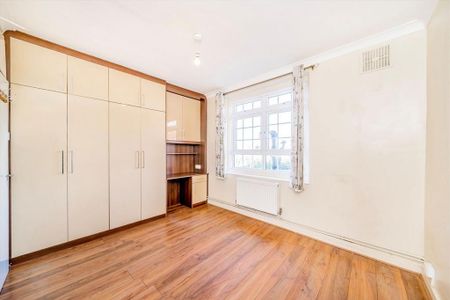 3 bedroom flat to rent - Photo 4