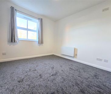 2 bed ground floor flat to rent in Wayletts, Leigh-on-Sea, SS9 - Photo 4