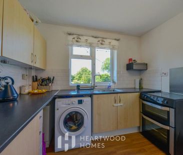 2 bedroom semi-detached bungalow to rent - Photo 2
