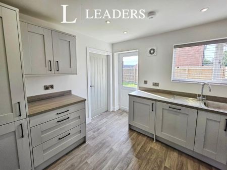 3 bedroom semi-detached house to rent - Photo 5