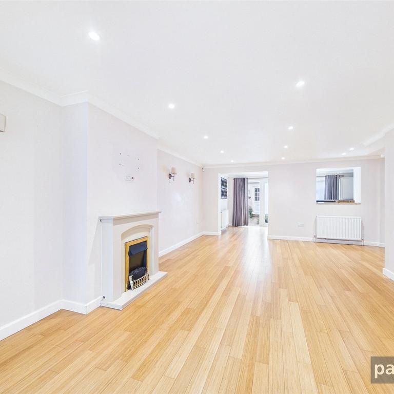 4 bedroom semi-detached house to rent - Photo 1