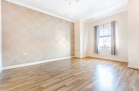 2 bedroom Flat To Let - Photo 3