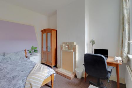 4 bedroom terraced house to rent - Photo 3