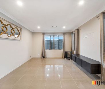 Impressive Family Residence with Space, Style and Convenience - Photo 5