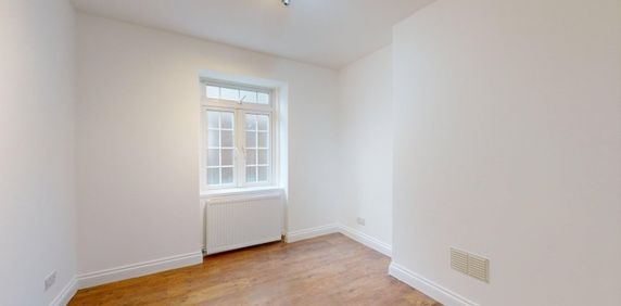 2 Bed Flat, Portland Road, SE25 - Photo 2