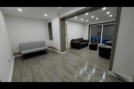 5 Bed Terraced House, Moorland Road, SW9 - Photo 2