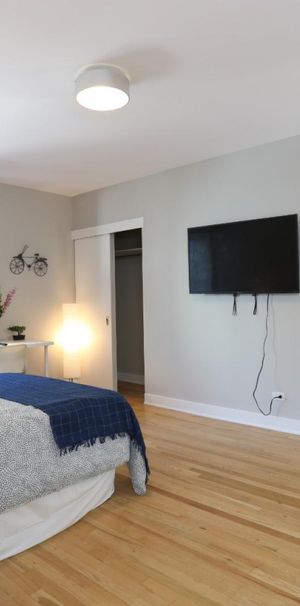 Montreal | Private room | 647584 | ensuite bedroom near McGill University - Photo 2
