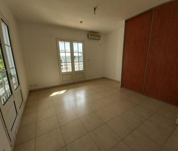 Location Appartement 1 pièce 30m² LA POSSESSION 97419 - Photo 1