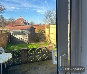 3 bedroom terraced house to rent - Photo 4